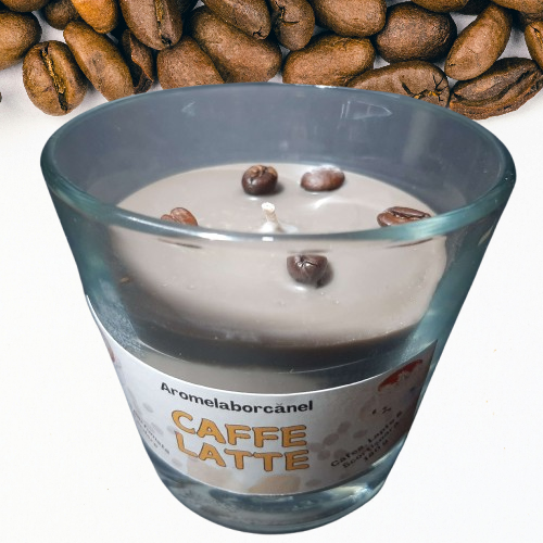 Lum&acirc;nare parfumată CAFFE LATTE &ndash; Cafea, Lapte, Scorțișoară, 180g