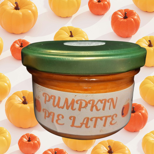 Lum&acirc;nare parfumată PUMPKIN PIE LATTE &ndash; Dovleac copt, Cafea, Scorțișoară, Vanilie, 80g