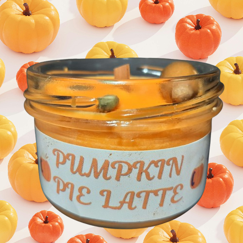 Lum&acirc;nare parfumată PUMPKIN PIE LATTE &ndash; Dovleac copt, Cafea, Scorțișoară, Vanilie, 80g