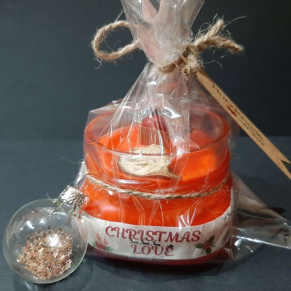 Lum&acirc;nare parfumată CHRISTMAS LOVE &ndash; Mar copt, Scortisoara, Sirop de artar, Lamaie, 80g