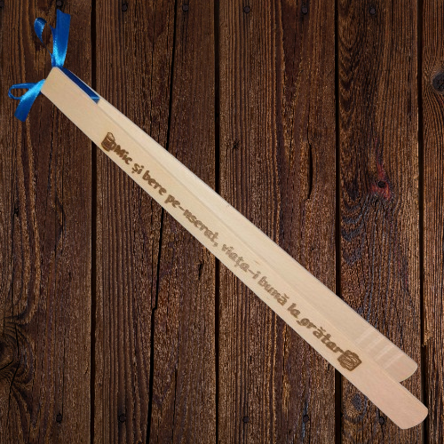 Set bucatarie cadou personalizat King of the Grill, 4 piese &ndash; tocator, paleta, cleste si solnita de lemn