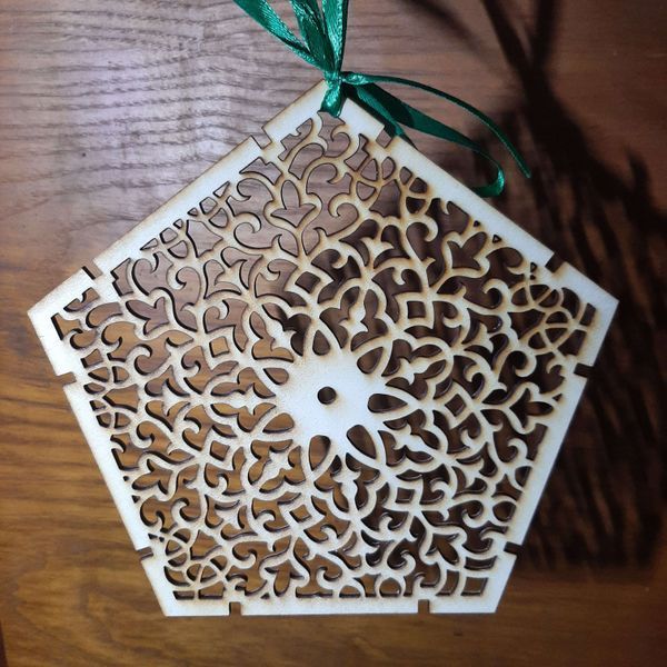 Decoratiune filigran, mandala, ornament, handmade, lemn natural, Candelis, 17 cm